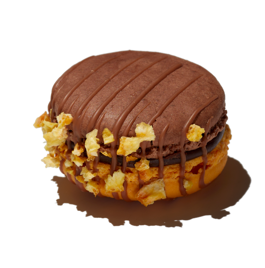 Mixed Herz Box Macarons und Schokodatteln