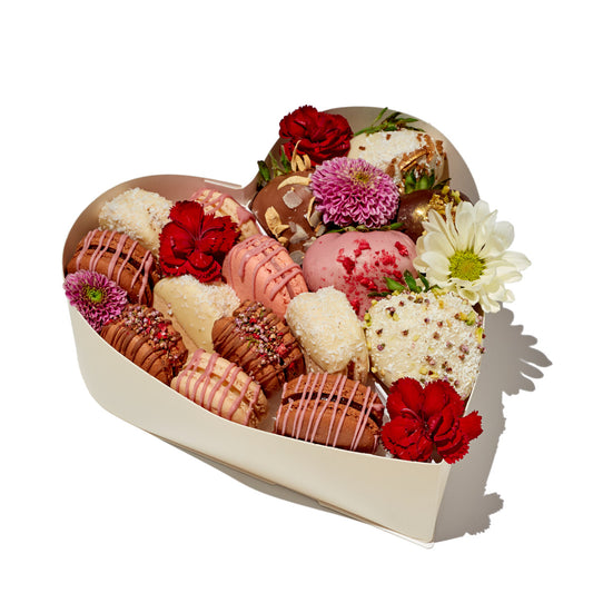 Mixed Herz Box Schokobeeren und Macarons