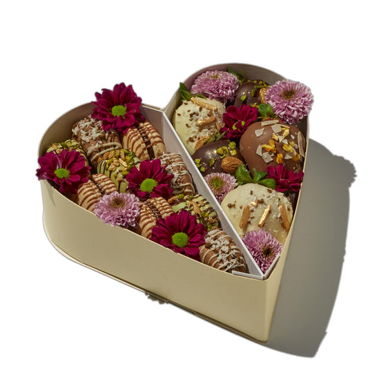 Naturelle Deluxe Heart Box Cioccolato, Bacche e Macarons