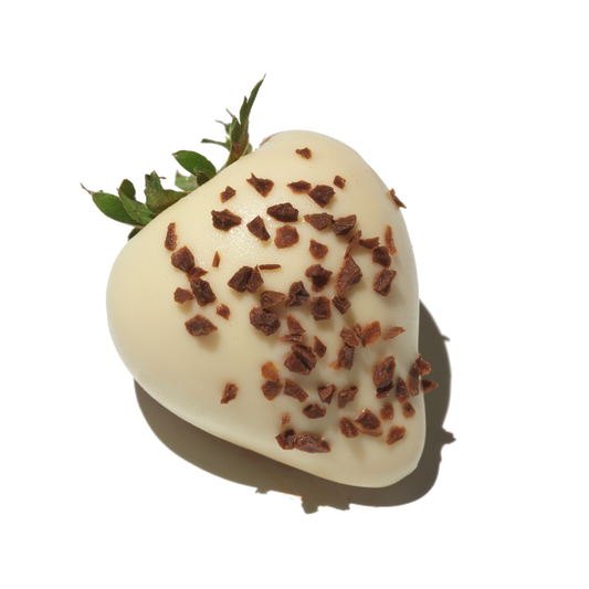 Scatola di cuori misti con cioccolato, frutti di bosco e macarons